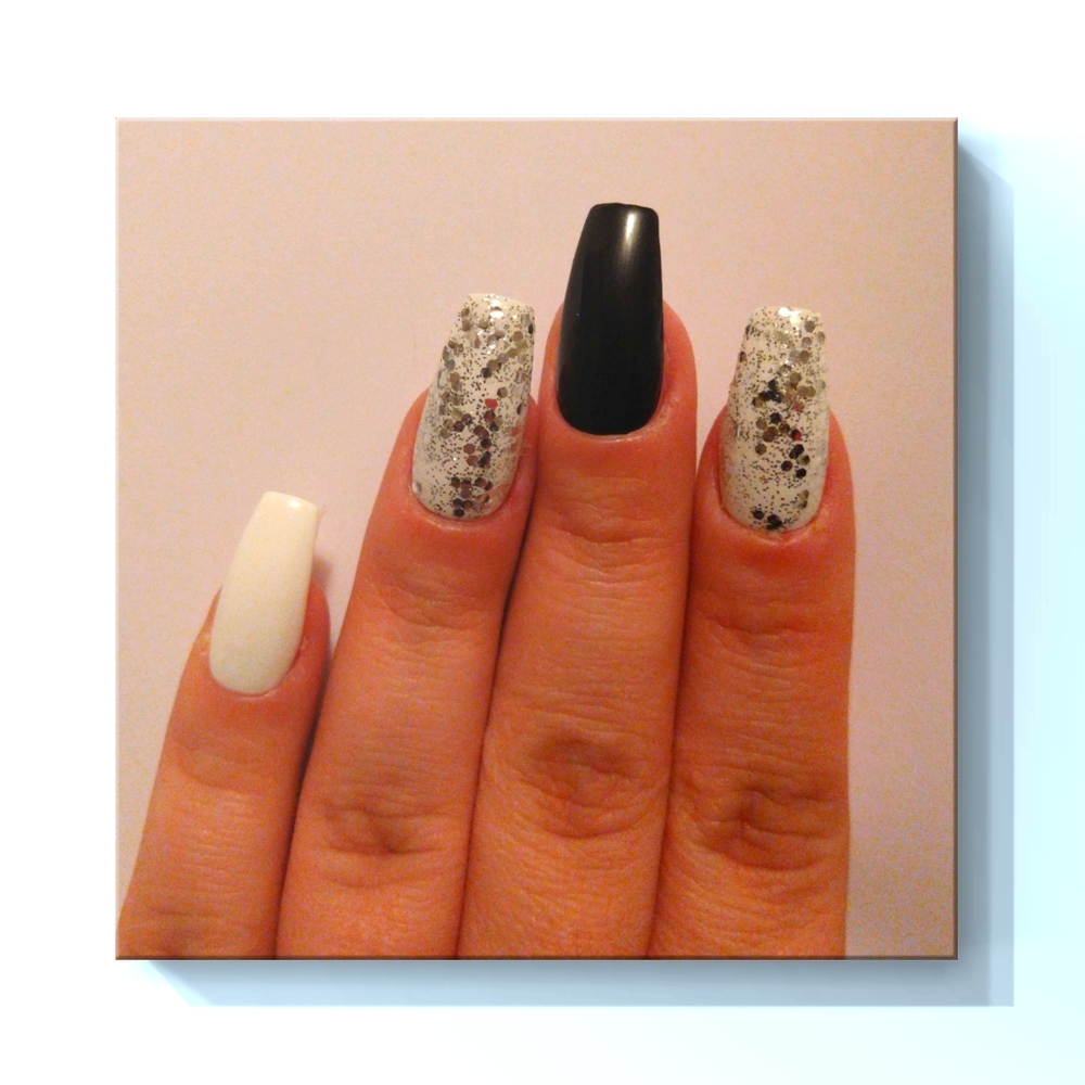 Long coffin black and white nails